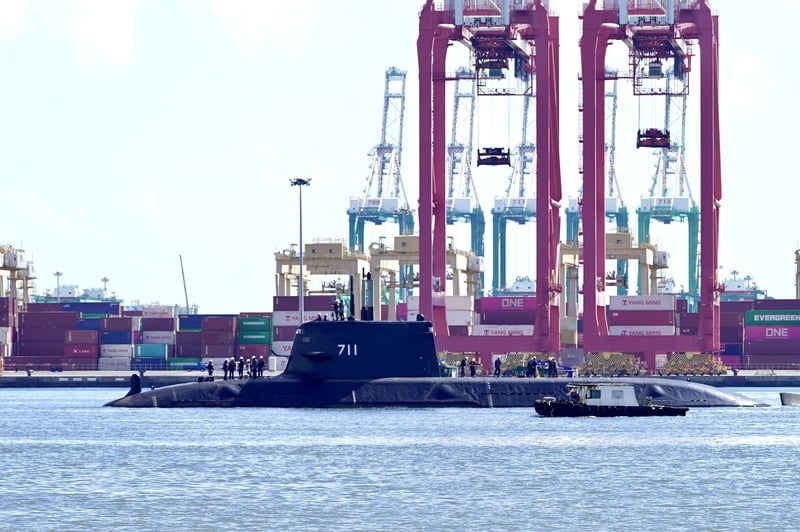 準備邁向海測　海鯤艦高雄港內自主動力航行