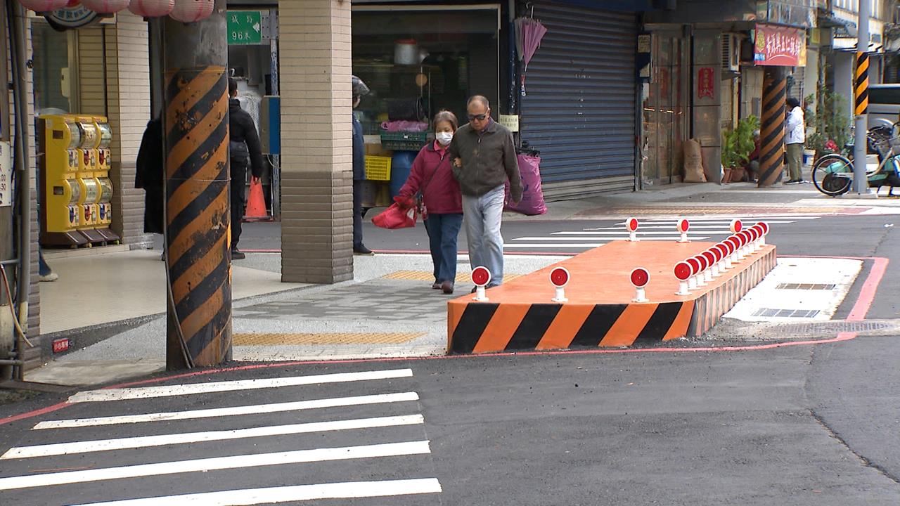 「行人庇護島」設計霧煞煞 網友:這是最奇葩設計