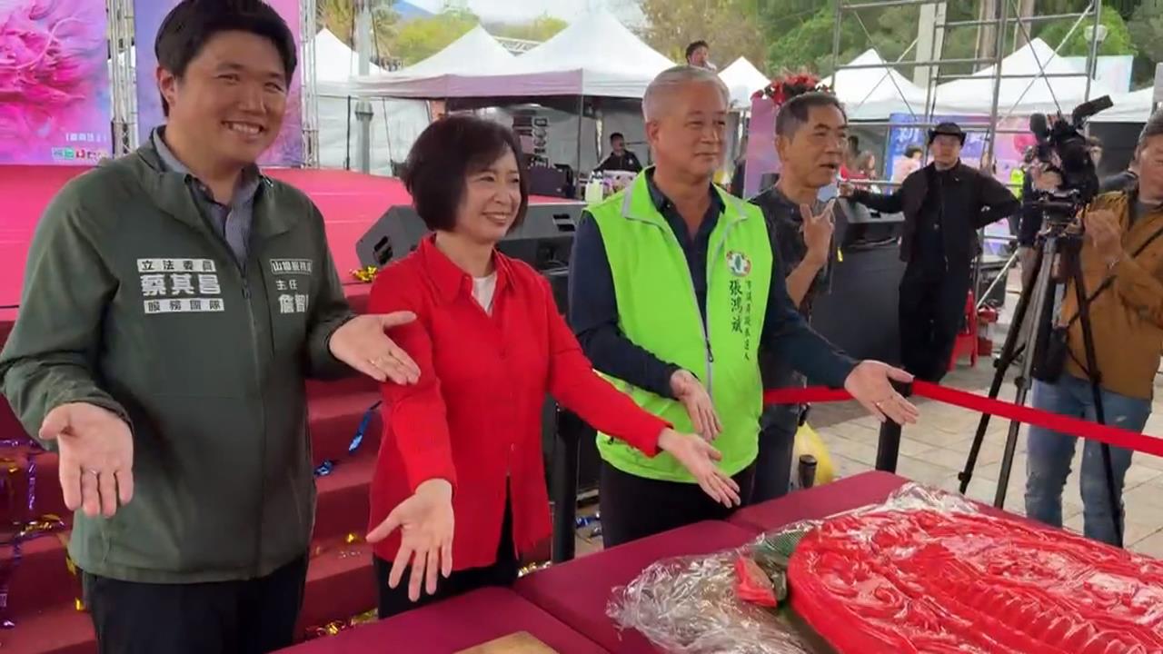 台中東勢新丁粄節登場　藍綠選將同場搶攻客家票