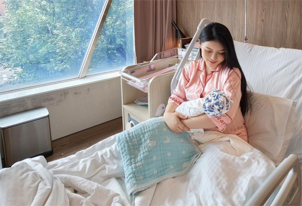 第三胎不是最快!高敏敏營養師苦戰27小時迎愛子 笑喊:「還以為要生出強颱之子」