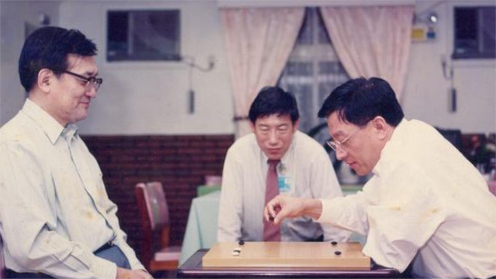 曹興誠、沈君山「對弈畫面流出」1500萬真相曝！作家轟：誰還敢捐錢給清華？