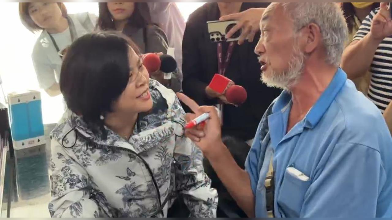 快新聞／民眾黨要開鍘了？李貞秀赴中評會說明　支持者拿紙狂喊「抗議賴清德」