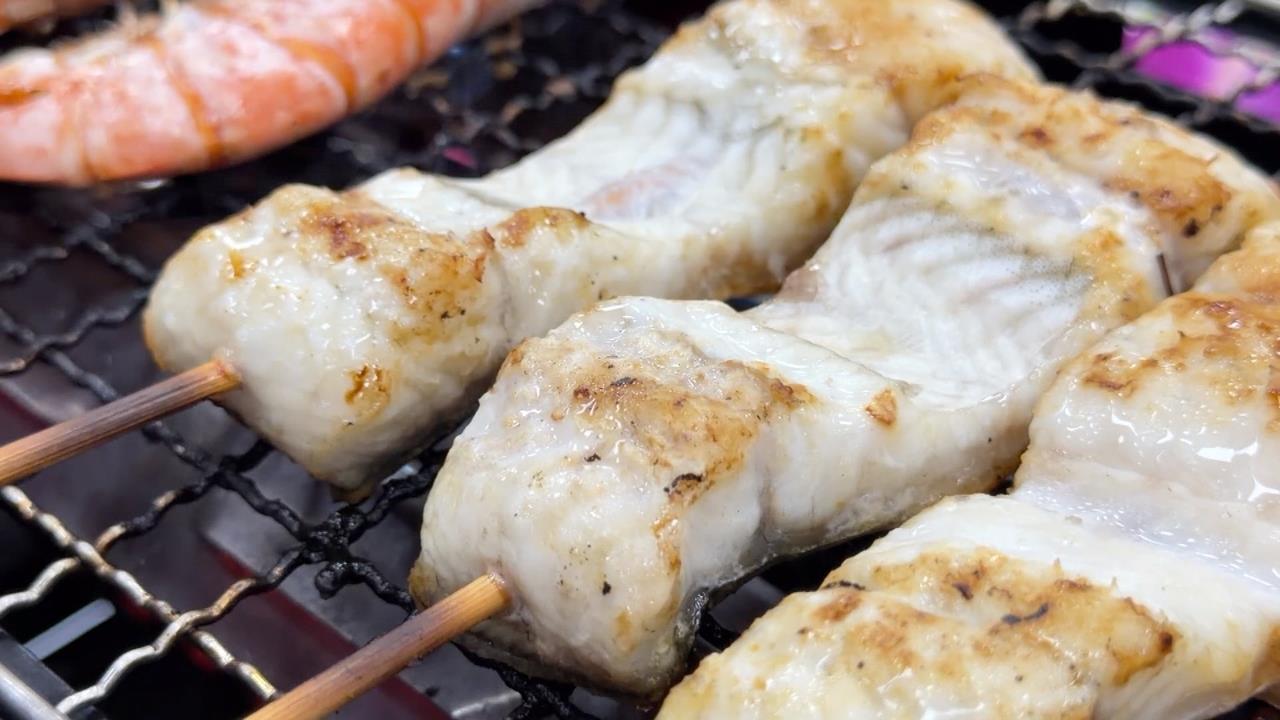 烤肉還在吃肉片？　業者推1斤「巨無霸泰國蝦」比手掌大