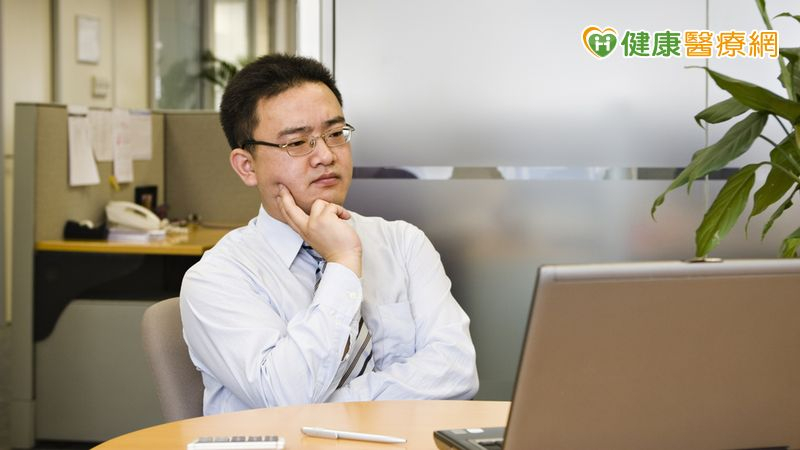 工作會被AI取代嗎?醫揭「新型職場焦慮」失眠、自我懷疑都可能出現