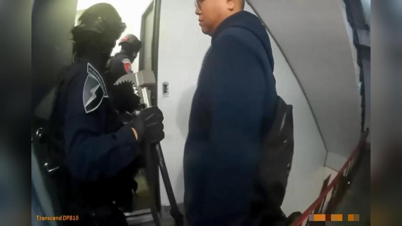 刺青師租套房藏槍毒！　警方全副武裝破門攻堅