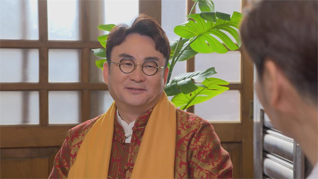 洪毛為《好運來》中醫師角色下足功夫！砸重金訂製唐裝 鑽研中醫學問