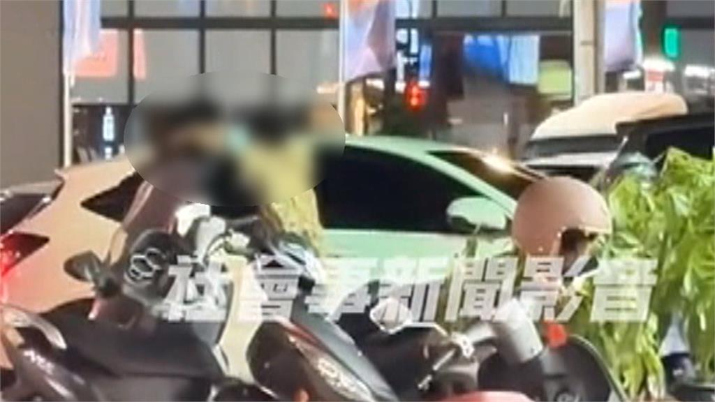 行車糾紛？　2男路邊持安全帽互K　最高可罰1萬8千元罰鍰