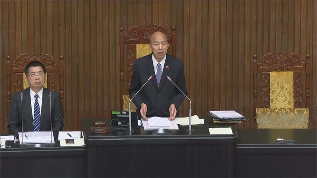 韓國瑜主導「國慶主視覺」曝光！2關鍵網嚇喊：牆掉漆還是路殺血跡？