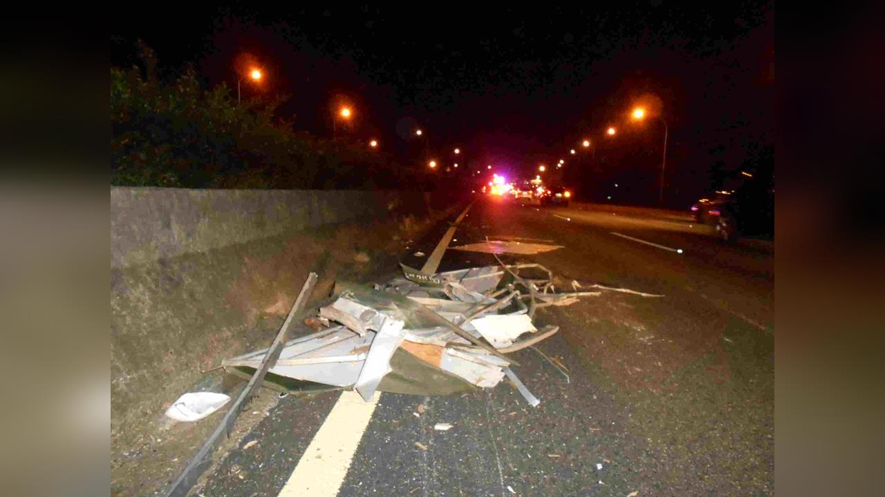 國道「鐵架掉落」８車遭殃！網轟根本蓄意殺人