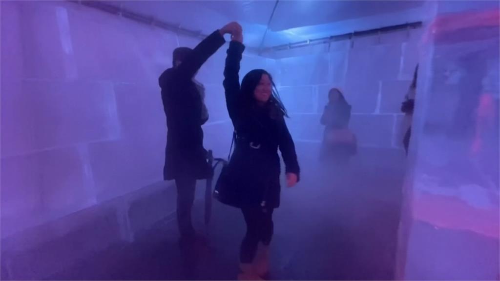 華府推出耶誕冰迷宮 300塊巨冰磚綴LED燈超有fu