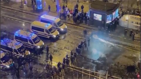 法國落敗球迷讚許追平韌性　部分失望球迷街頭朝警察射煙火洩憤
