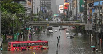 泰國曼谷暴雨成災！50區進入災害狀態　逾8.4萬人受影響