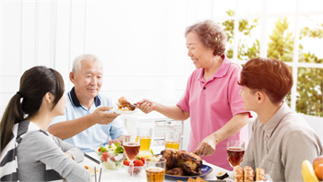 銀髮友善食品不再是少數人需求！ 農業部推「特色食材」開發計畫，助長輩享受友善「食」光