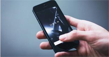 叫Uber等到崩潰！司機「越開越遠拖4小時」　YTR怒控想賺取消費