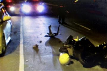情侶騎車失控撞上物流車 女友拋飛重摔身亡