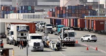 SCFI運價連二跌　貨櫃三雄「貨減量降」股價跌