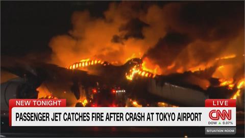 羽田機場飛機擦撞　日航379人脫困、海上保安廳5死