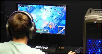 男大生打電動「3天沒睡腦出血」昏倒送醫　母床邊呼喊兒忍痛拔管