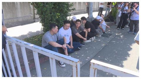 藍營4小雞凱道「接力絕食」！台大名醫「1句話」酸爆　網嘲諷：超難看苦肉計