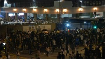 反送中／聲援被捕示威者 港民包圍葵涌警署