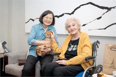 空中英語教室創辦人彭蒙惠離世　小英不捨發文：台灣永遠都會是你的家