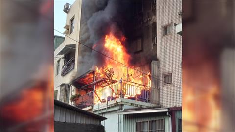 高雄前鎮民宅火警　祖孫倆受困樓梯口獲救