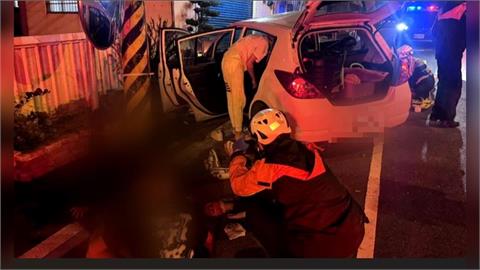 偷開媽媽車自撞電桿！　6人「湊不出駕照」竟全是高中生