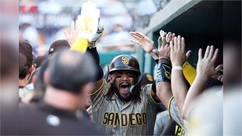 MLB(影)／教士球星小塔提斯本季首轟等207打數終於開轟！仍寫下尷尬紀錄