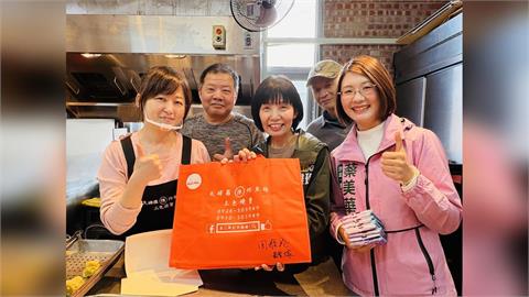 金山中繼市場開幕滿一週　周雅玲、蔡美華再度走訪傾聽攤商建議