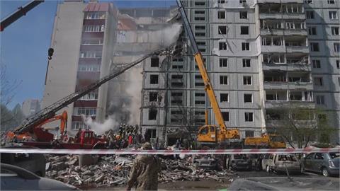 俄朝烏國射23枚飛彈　烏曼公寓半毀！至少造成23死