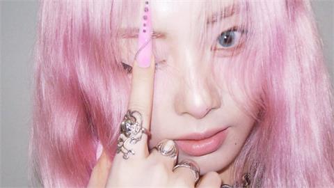 TWICE出道10週年大突破　周子瑜粉髮新造型化身「AI仙女」！