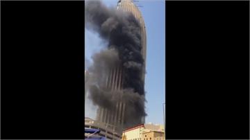 科威特摩天大樓竄惡火 2500多人驚慌逃