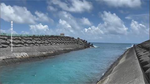恆春核三廠出水口有嬌客！　民眾直擊「成群海龜」集體衝浪
