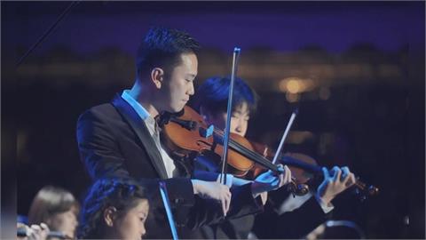法國鋼琴家理查・克萊德門受邀演奏　竹北市長拉小提琴同台演出