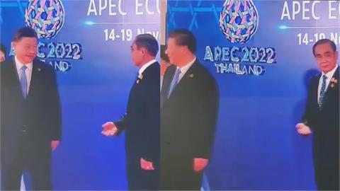 習近平國際場合再爆爭議！見泰總理伸手竟轉頭就走　網譏：只接受下跪