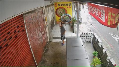 台南兩光竊賊"毛巾包頭"行竊 整張臉露出全被拍
