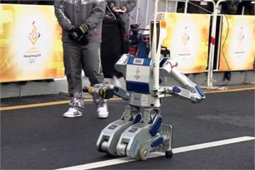 智慧機器人駕車傳聖火 平昌冬奧秀科技