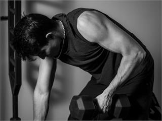 「掉肌肉」比你想的早! 醫界診斷共識變了:50歲就該篩檢肌少症