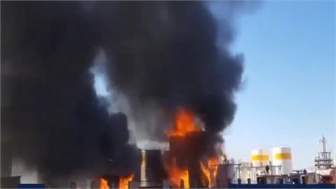 祝融肆虐伊朗煉油廠爆炸　當局出奇招救災：讓儲存槽燃料燒盡