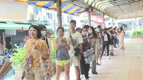 快新聞／人氣席捲內湖！湖光市場透早驚見「排隊貪食蛇」　沈伯洋喜祝國慶日