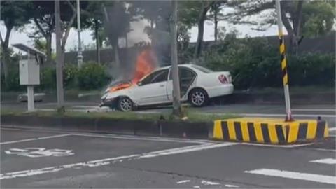 台中烏日疑超車不慎自撞分隔島 駕駛無照 釀燒車四傷