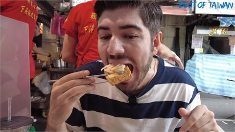 臭豆腐為什麼要挖洞？在台土耳其人超專業吃法　網讚：根本台灣人
