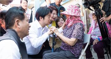 投完公投秒衝災區！　賴清德爬屋頂送水：義不容辭支援災民