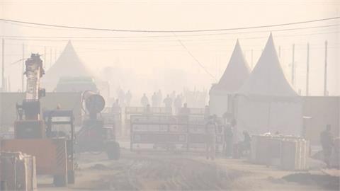 印度首都空污爆表！火力電廠停轉　無限期停課