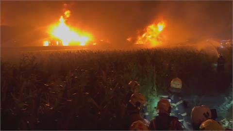 加工廠大火全面燃燒　鐵皮建物燒到塌陷