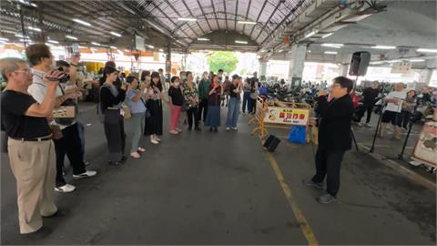 藝文團隊「快閃」高雄果菜市場　現場演出經典歌連發　民眾驚豔