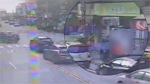 謝龍介宣傳車下班尖峰時間　違規停路口大發文宣引發民怨