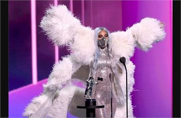 女神卡卡狂掃VMA五大獎 華麗造型驚豔MTV音樂錄影帶典禮