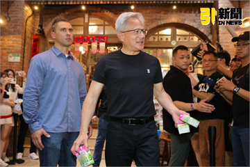 黃仁勳餐廳刷1萬小費遭拒　霸氣：我還有現金