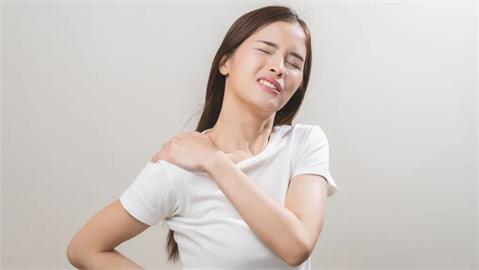 運動、久坐都會導致肌肉痠痛？ 除了貼痠痛貼布，還可以做8件事緩解